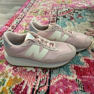 New Balance 237